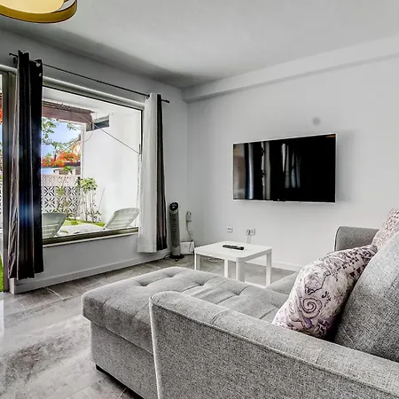 Aurora Apartment